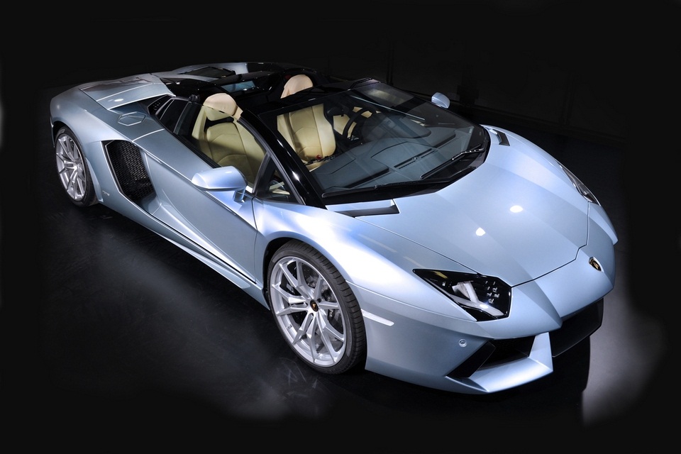 Lamborghini Aventador LP 700-4 Roadster (2)