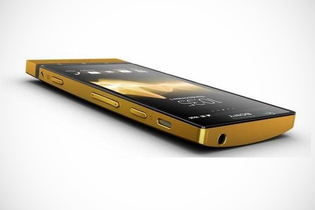 Sony Xperia P 24-Carat Gold (2)