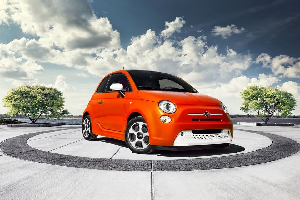 2013 Fiat 500 Electric Car (1)