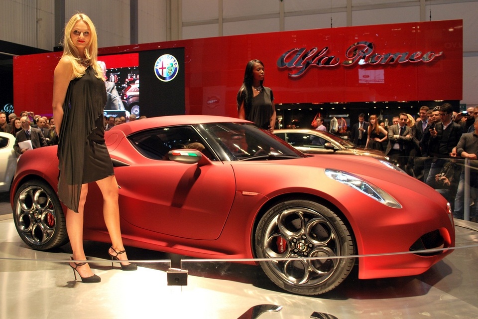 2013 Alfa Romeo 4C (2)