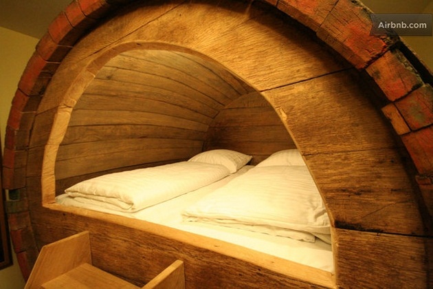 Beer barrel bedroom (6)