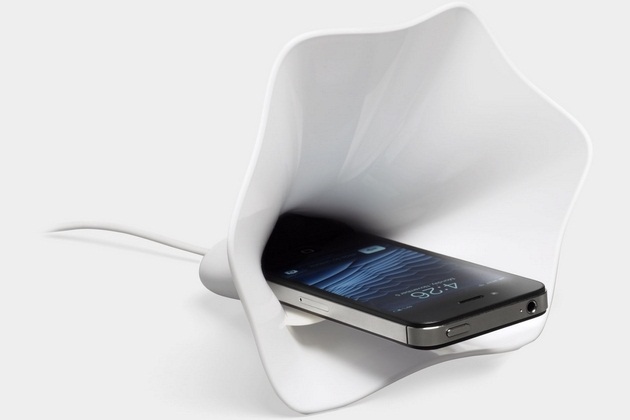 Blooming Sound - Electricity-Free iPhone Amplifier