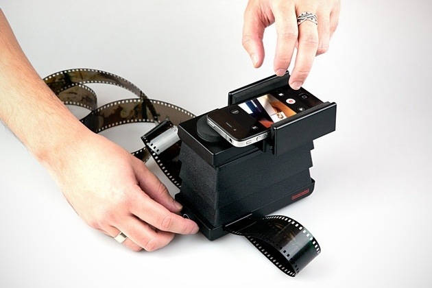 The Lomography Film Scanner for Smartphone (2)