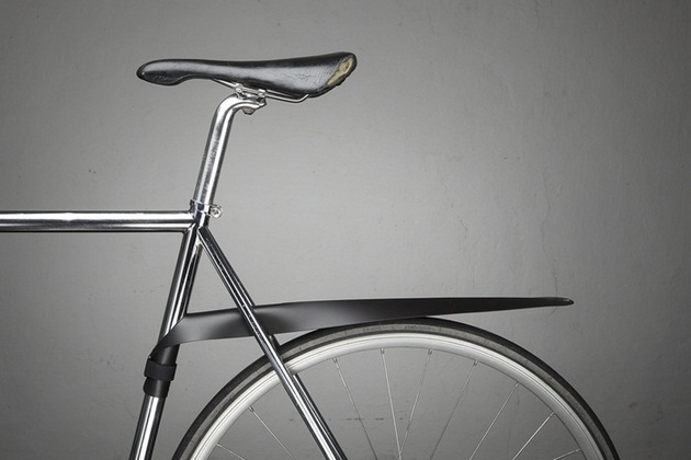 Musguard: A removable, rollable bicycle fender