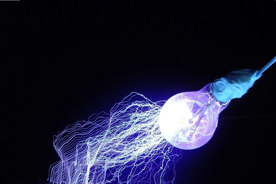 Li-Fi Turns Every Lightbulb Into an Ultra-Fast Wireless Network