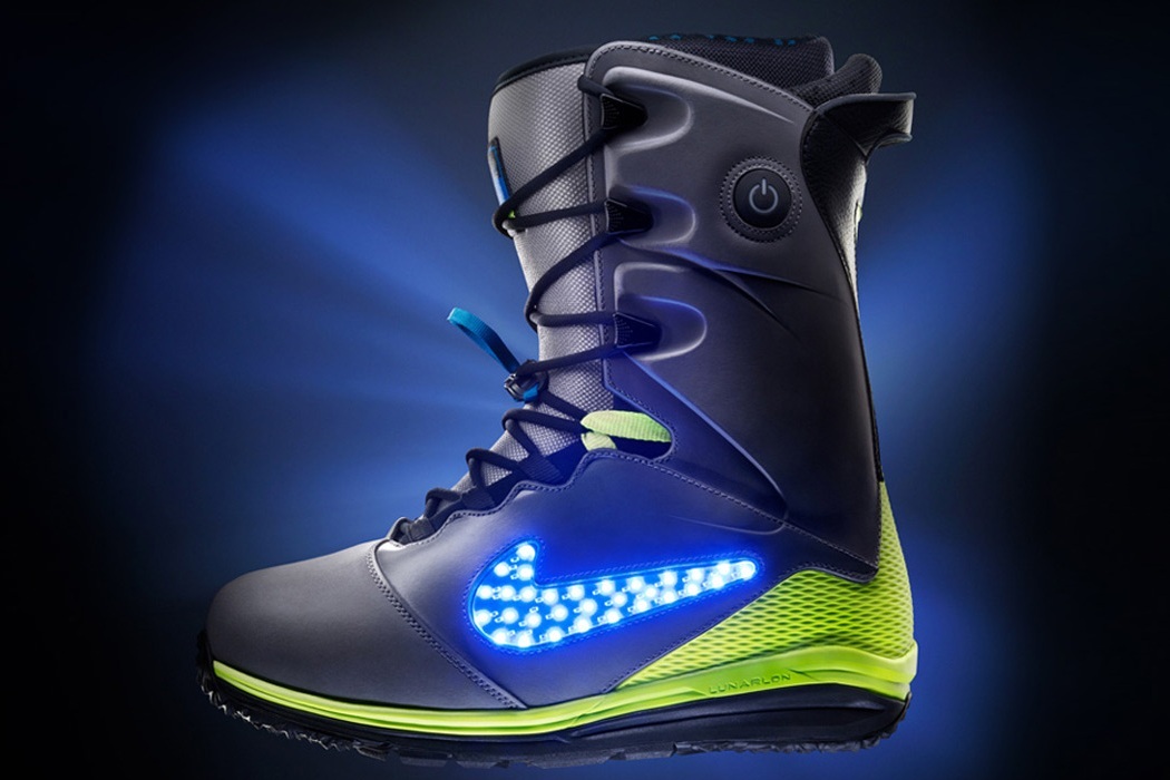 Nike LunarENDOR Quickstrike Snowboard Boot Lights on