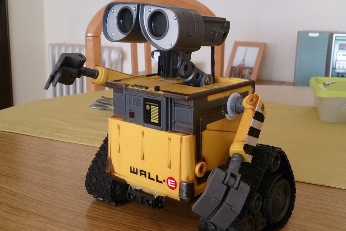 Arduino - Wall-E Robot With Voice Commands (2)