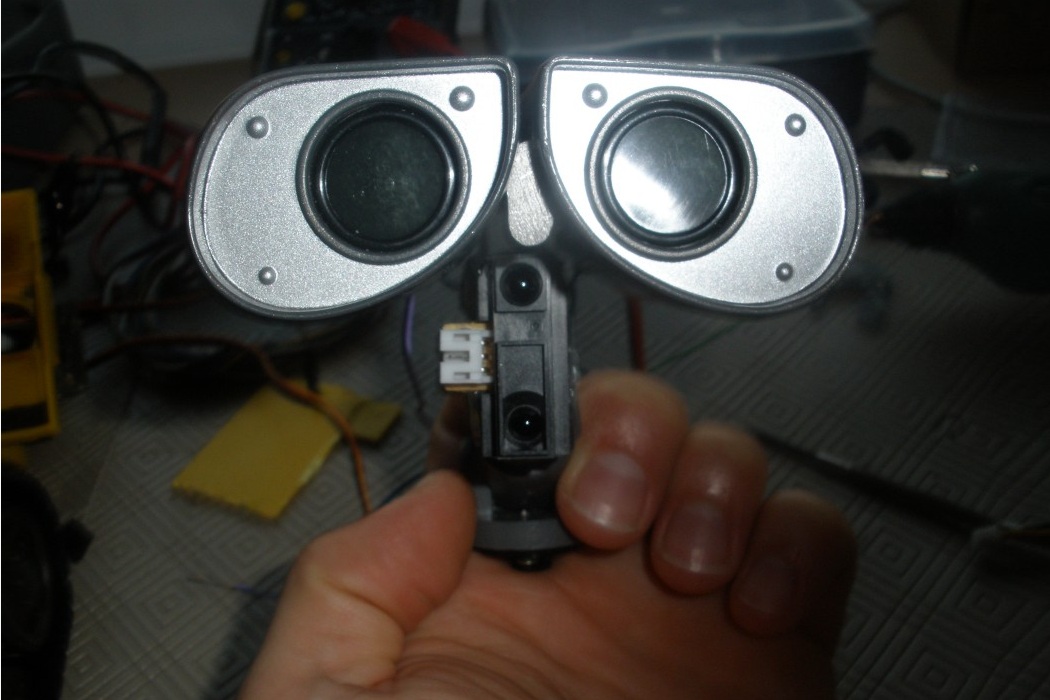 Arduino - Wall-E Robot With Voice Commands (5)