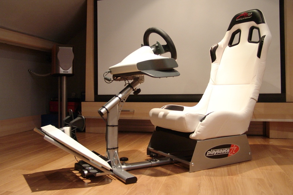 Playseat Evolution Gaming Seat Be The Driver Or Become The Pilot (1)