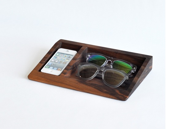 Solid Wood Bushakan Dock Holds iPhone And Glasses