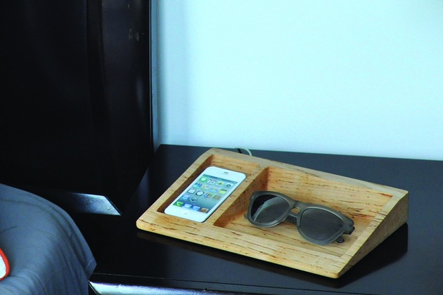 Solid Wood Bushakan Dock Holds iPhone And Glasses