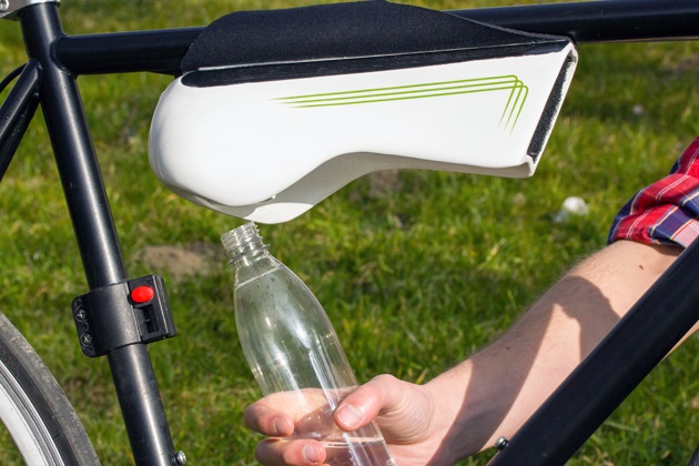 Fontus Self Filling Bottle Condenses Air into Drinking Water (5)