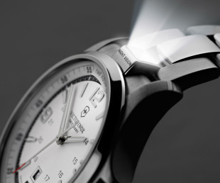 Victorinox Night Vision Watch Is Built To Last A Lifetime (1)