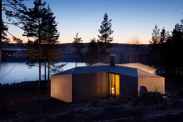 Contemporary Norwegian Cabin Designed for Warmth