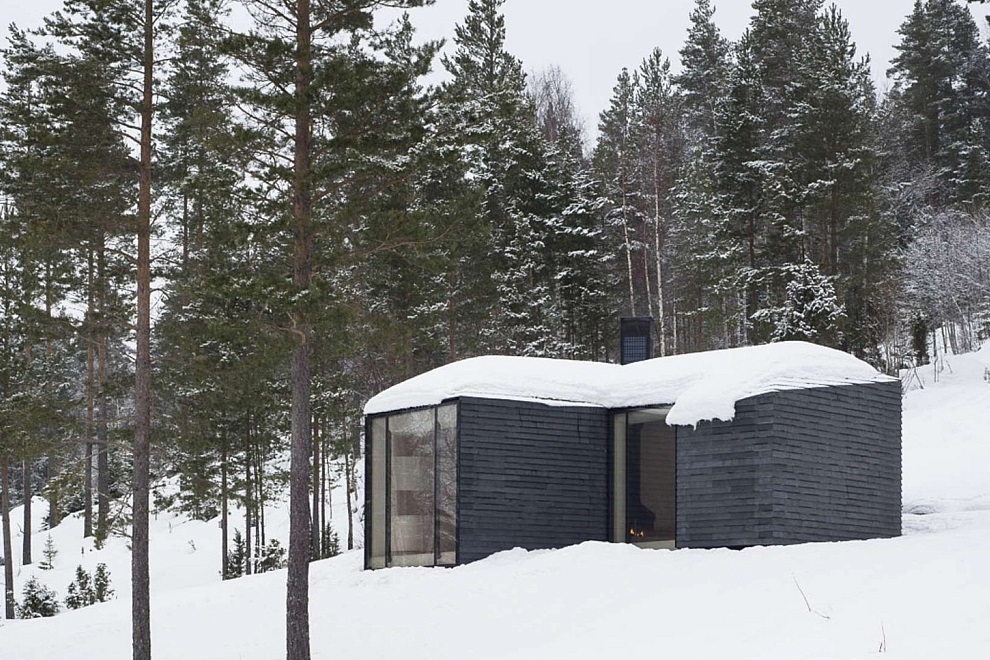 Contemporary Norwegian Cabin Designed for Warmth