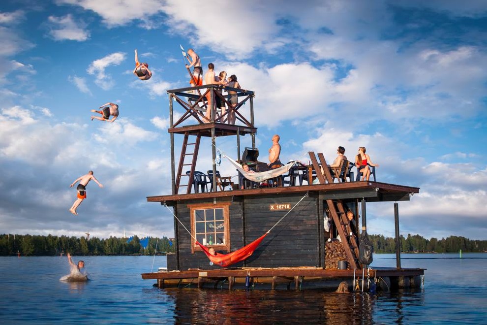 Floating Sauna Houseboat Saunalautta