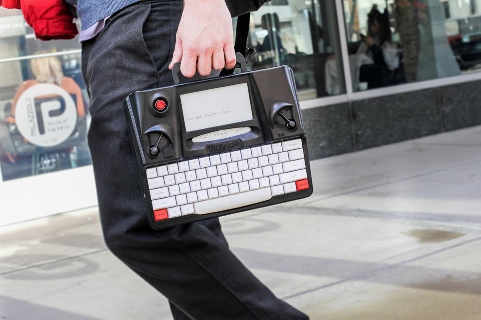 Hemingwrite Digital Typewriter Lets You Write Your Masterpiece (5)