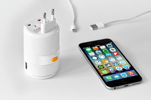 Twist an Ultra Portable Universal Adapter