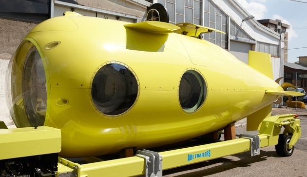 Escuadrón de submarinos - Página 6 VAS-525-60-Yellow-Submarine-2