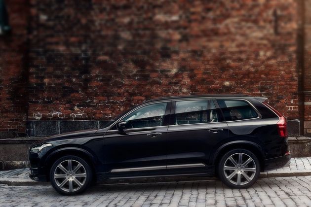 Volvo XC90 is a Mid-size Luxury Crossover SUV (13)