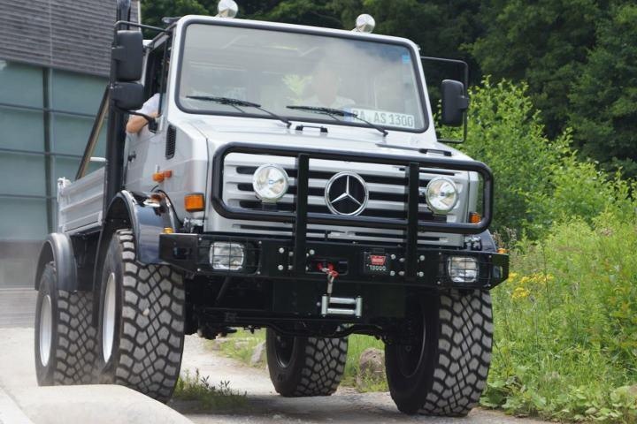 Buy Arnold Schwarzenegger's Mercedes Unimog 1300L - Bonjourlife