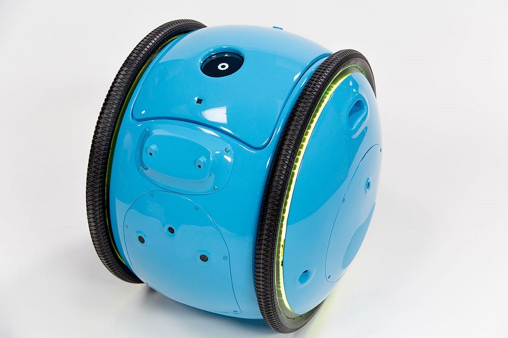 Piaggio s New Cargo Robot Gita will Now Carry Your Luggage (5)