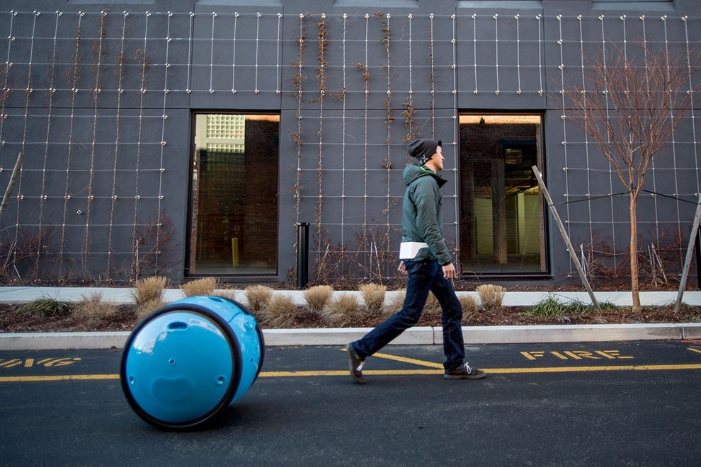 Piaggio s New Cargo Robot Gita will Now Carry Your Luggage (1)