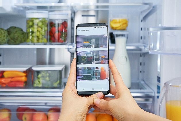 Samsung Galaxy S8 & S8+ camera taking picture of refrigerator