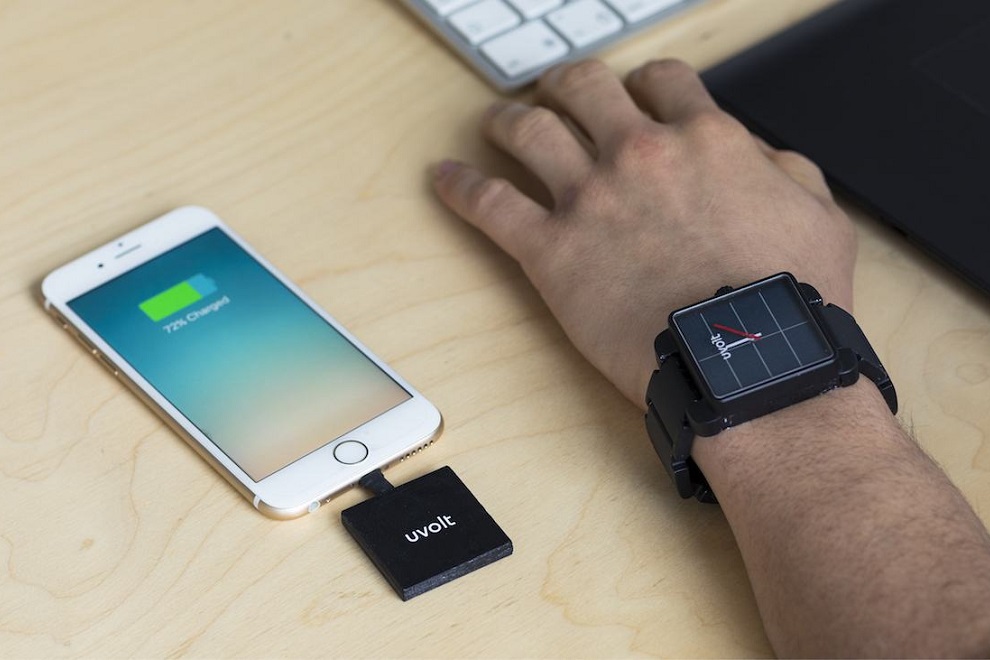 Uvolt Watch Brings Clean Energy to Your Phone Anywhere Anytime (4)